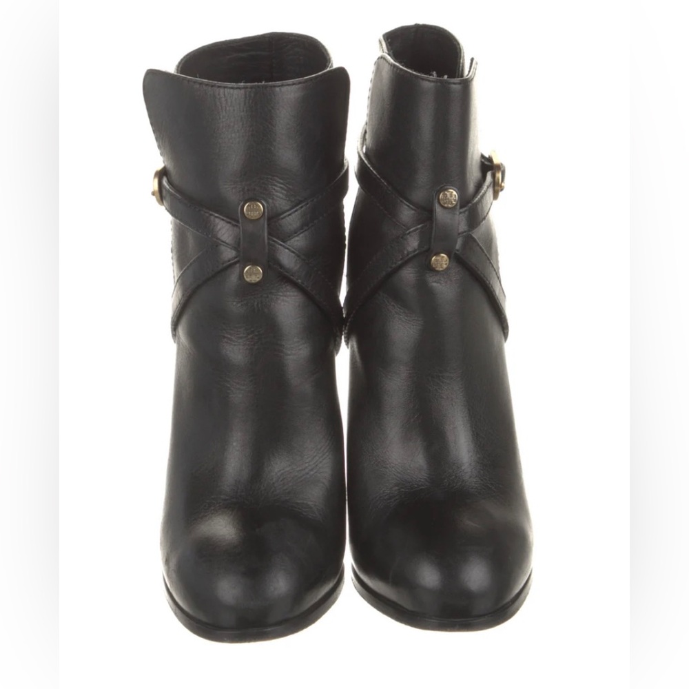 TORY BURCH
Leather Studded Accents Boots
Size-6.5 EUC